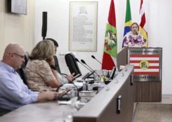 Vereadores aprovam metas de produtividade e desempenho para servidores do Samae em Blumenau