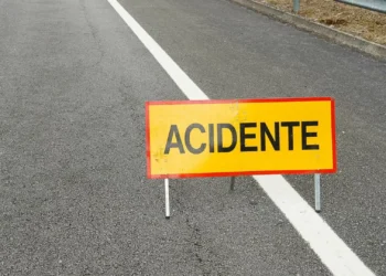 Acidente entre três carros causa um morto e três feridos graves na A1