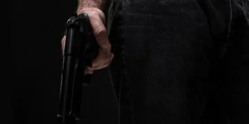 Mãe e filho de 1 ano são vítimas de assalto dentro de casa brusque