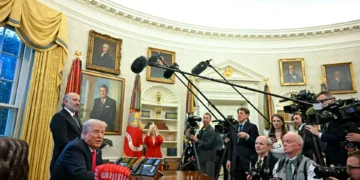 AP, Bloomberg e Reuters criticam Casa Branca por restringir acesso a Trump