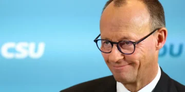 Merz e Macron abrem “novo capítulo” nas relações franco-alemãs