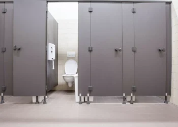 Novo estudo deixa alerta sobre uso de casas de banho públicas