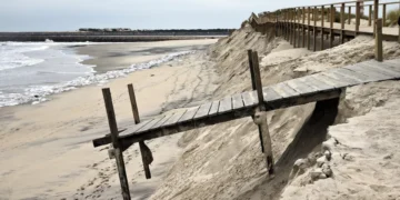 Mar avançou mais de 30 metros em Ílhavo. “Podemos ter estragos brutais”