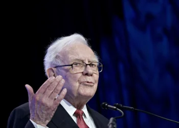 Berkshire Hathaway atinge recorde de caixa e Warren Buffett planeja investir no Japão