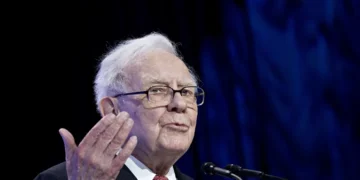Berkshire Hathaway atinge recorde de caixa e Warren Buffett planeja investir no Japão