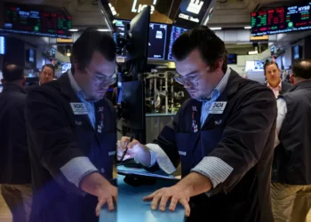 S&P 500 termina em baixa com queda da Nvidia após balanço