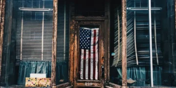 “Reavaliando a Política: Combatendo o Preconceito”