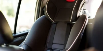 Bebê de 9 meses fica ferido em acidente entre dois carros em Gaspar