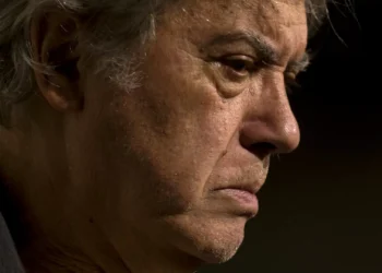 Virgílio Castelo em palco, no Porto, com peça “Sul” sobre migrações