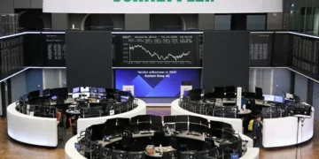 Bolsas europeias têm pior dia em mais de 6 meses com vigência das tarifas de Trump