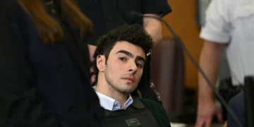 Defesa pede que Mangione tenha acesso a computador na prisão