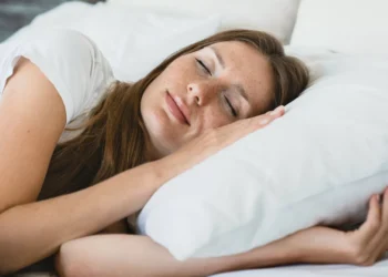 Este é o melhor horário para fazer a última refeição se quiser dormir bem