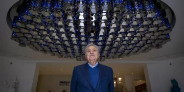 Quem é Armando Martins, para quem colecionar é uma “droga boa”?