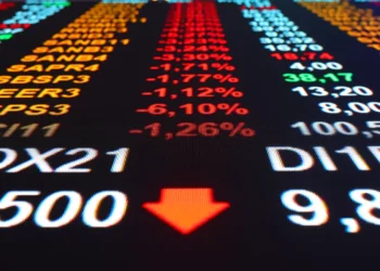Trump abala mercados, mas Ibovespa inicia semana em queda “contida” frente o exterior