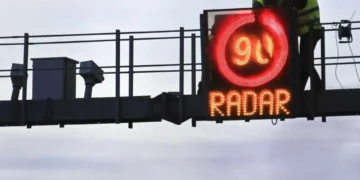 Atenção ao acelerador. Saiba onde vão estar os radares da PSP em março