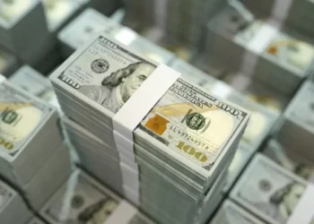 Dólar cai abaixo de R$ 5,70 e bolsa atinge maior nível desde outubro