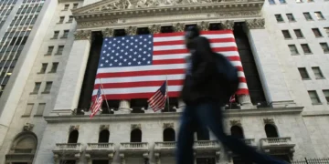 Wall Street fecha em alta em recuperação expectante com reunião da Fed