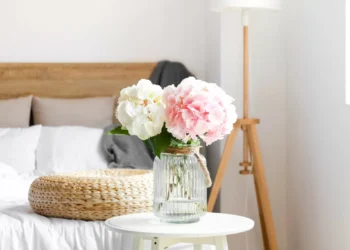 Truque para conseguir ter um arranjo de flores durante muito tempo