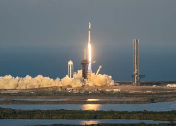 SpaceX lança voo para resgatar astronautas retidos
