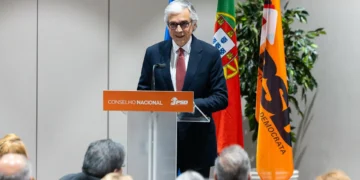 Aguiar-Branco ataca Pedro Nuno: “Fez pior à democracia do que Ventura”