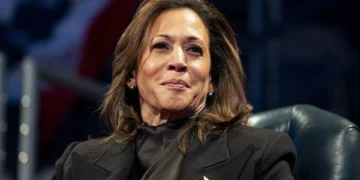 Kamala Harris diz que perda de empregos é “problema crítico” da IA