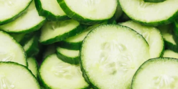 O truque (com pepino) que ajuda a afugentar as baratas de casa