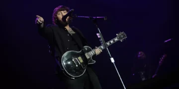 James Arthur esgota concerto em Portugal e abre segunda data