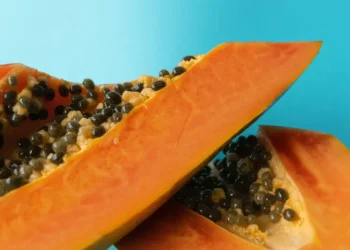 Nem imagina o bem que as sementes de mamão podem fazer por si