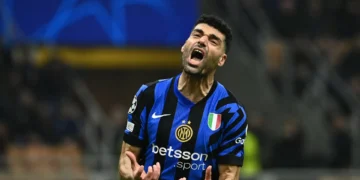“Vergonhoso”. Italianos ‘arrasam’ Mehdi Taremi na Champions por simulação