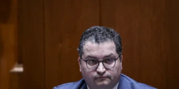 Moção de confiança “não se justifica” se moção de censura for rejeitada