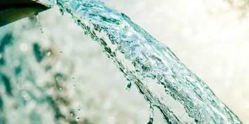 Água pode ter-se formado entre 100 e 200 milhões de anos após o Big Bang