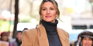 Há fotos! Gisele Bündchen vista pela 1.ª vez em passeio de família