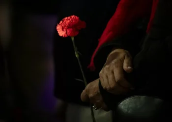 Alguns dos muitos “Anónimos de Abril” são imortalizados em canções e em livro