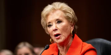 Senado dos EUA confirma executiva de luta livre para pasta da Educação