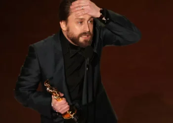 Kieran Culkin vence primeiro Óscar da noite