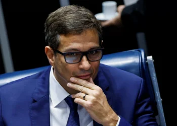 Campos Neto: Temor sobre taxação de dividendo ajudou na alta do dólar no fim de 2024