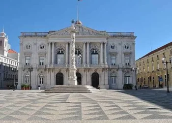 Oposição na Câmara de Lisboa reclama fim da propaganda política