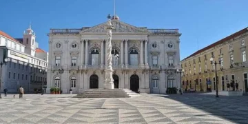 Oposição na Câmara de Lisboa reclama fim da propaganda política