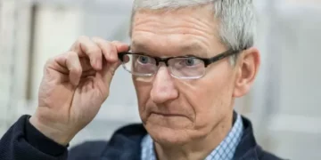 Apple perde R$ 1,6 trilhão em valor de mercado com impacto das tarifas de Trump