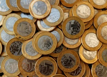 Taxas dos DIs caem em sintonia com Treasuries e recuo do dólar no Brasil