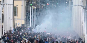 Milhares protestam em Budapeste contra lei que proíbe Marcha do Orgulho