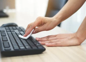 Saiba como limpar corretamente o teclado do seu computador