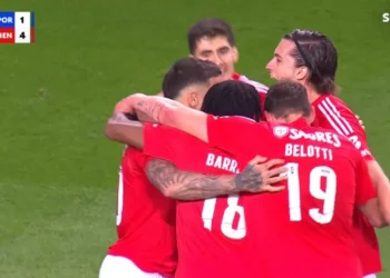Otamendi subiu mais alto e fechou assim a humilhação do Benfica no Dragão