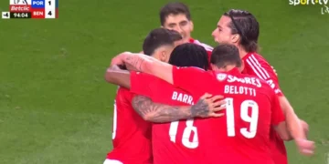 Otamendi subiu mais alto e fechou assim a humilhação do Benfica no Dragão