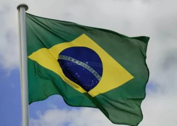 Onze mortos, dos quais 2 crianças, em acidente com autocarro no Brasil