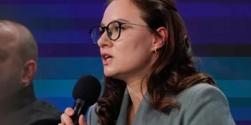 EUA e Ucrânia assinam memorando sobre acesso a recursos naturais