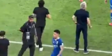 Ambiente ferveu. Ex-Benfica abandonou o relvado e ignorou Jorge Jesus