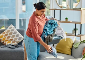 Visitas inesperadas? Estes truques vão fazer a sua casa parecer limpa