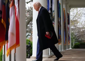 “Pior do que esperado” e “perto do limite”: investidores reagem ao tarifaço de Trump