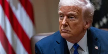 Trump descontente com bombardeamentos “loucos” da Rússia